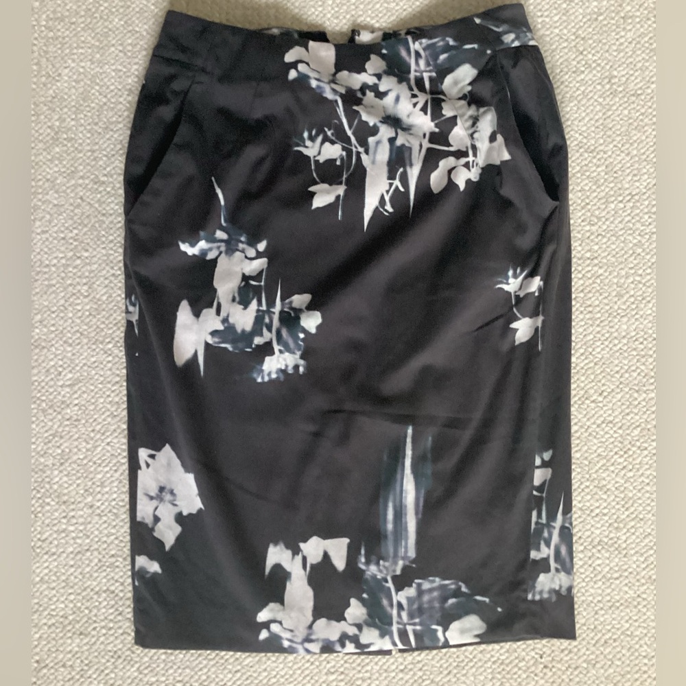 🌺French Connection pencil skirt size 6. Cotton+spandex. EUC